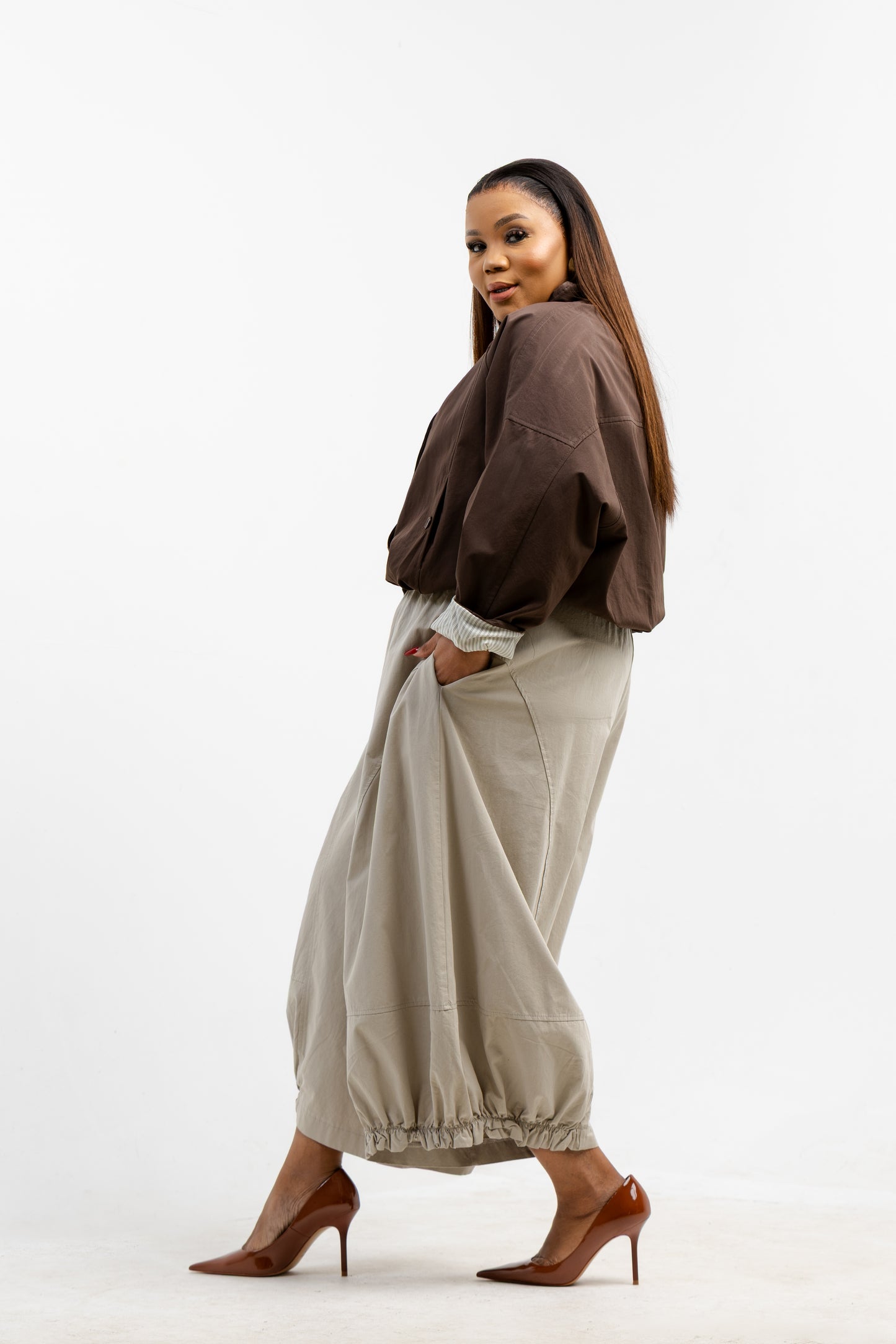 BEIGE STUDIO BARREL PANT