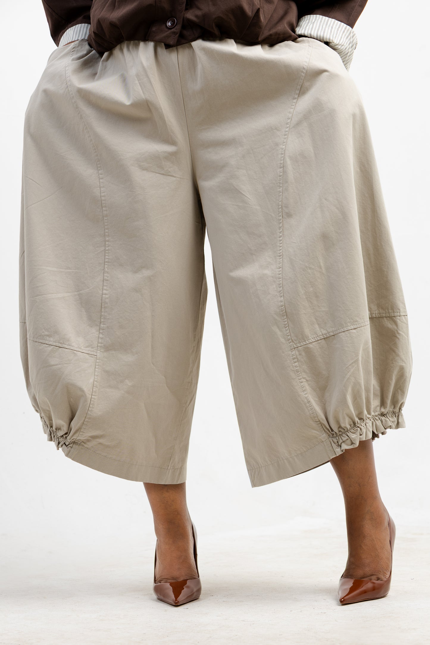 BEIGE STUDIO BARREL PANT