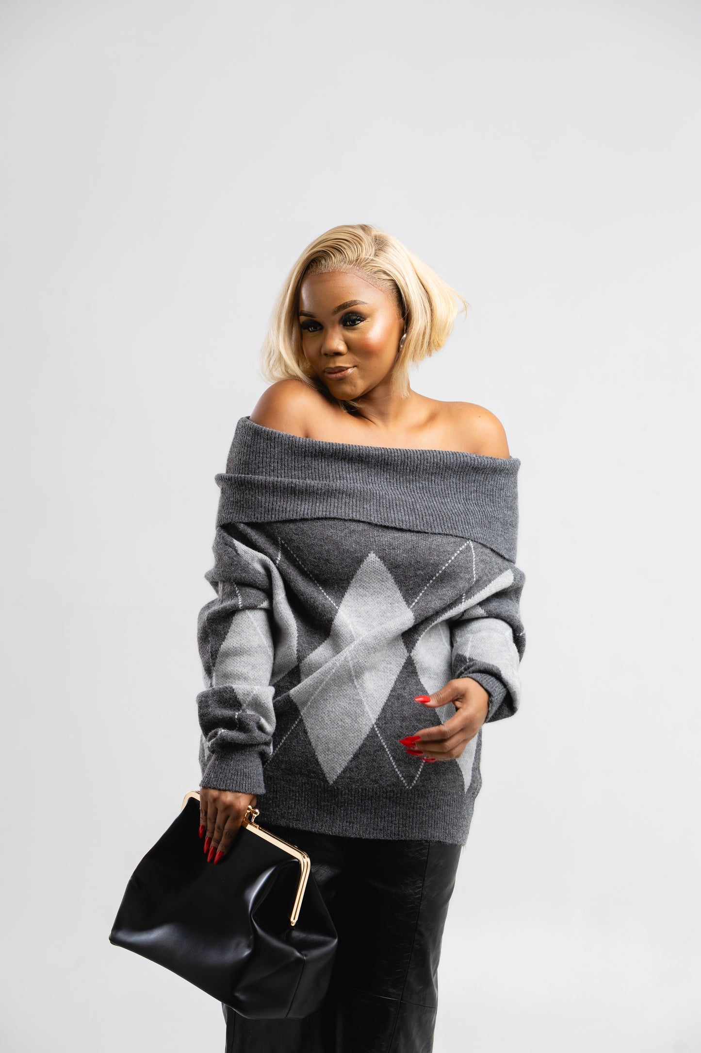 Grey diamond offshoulder knit
