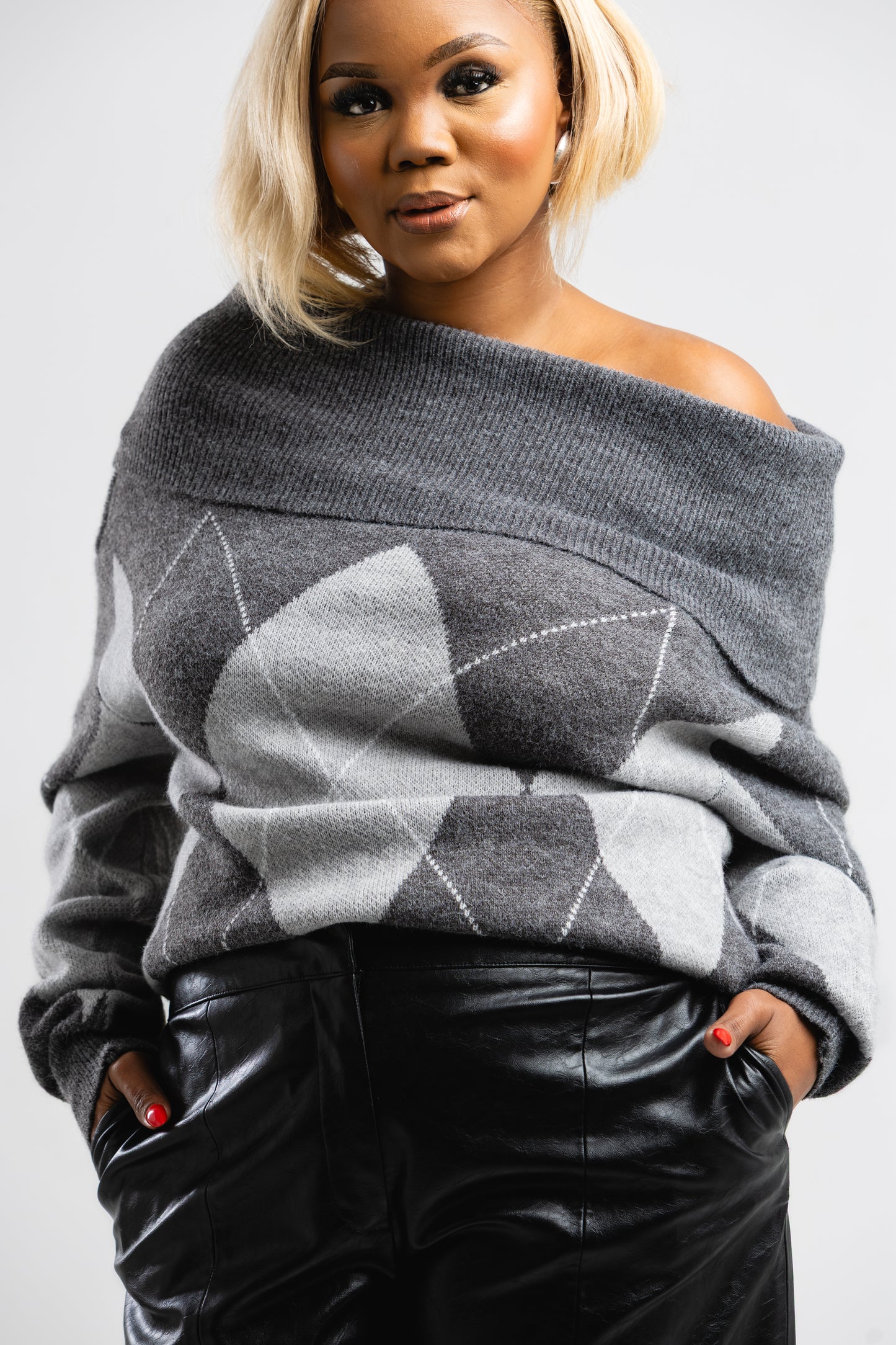 Grey diamond offshoulder knit