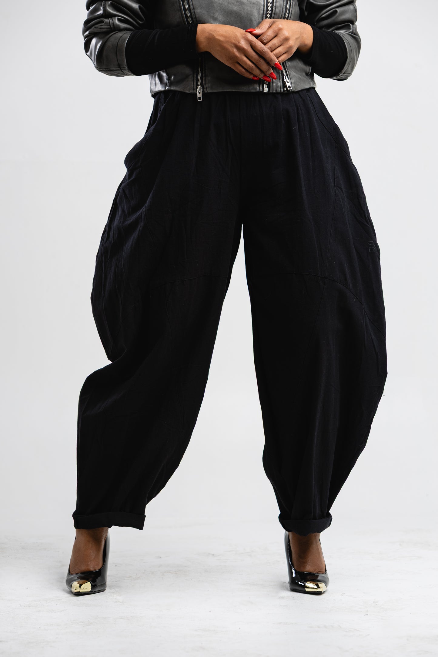 Black barrel pants