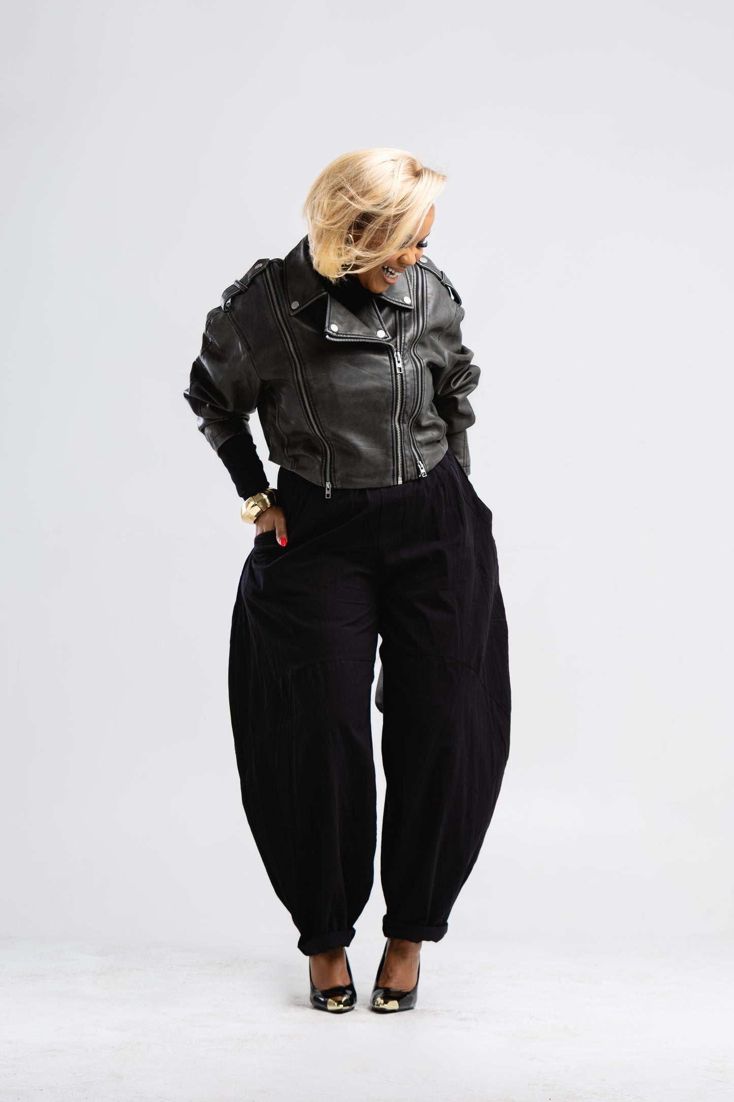 Black barrel pants