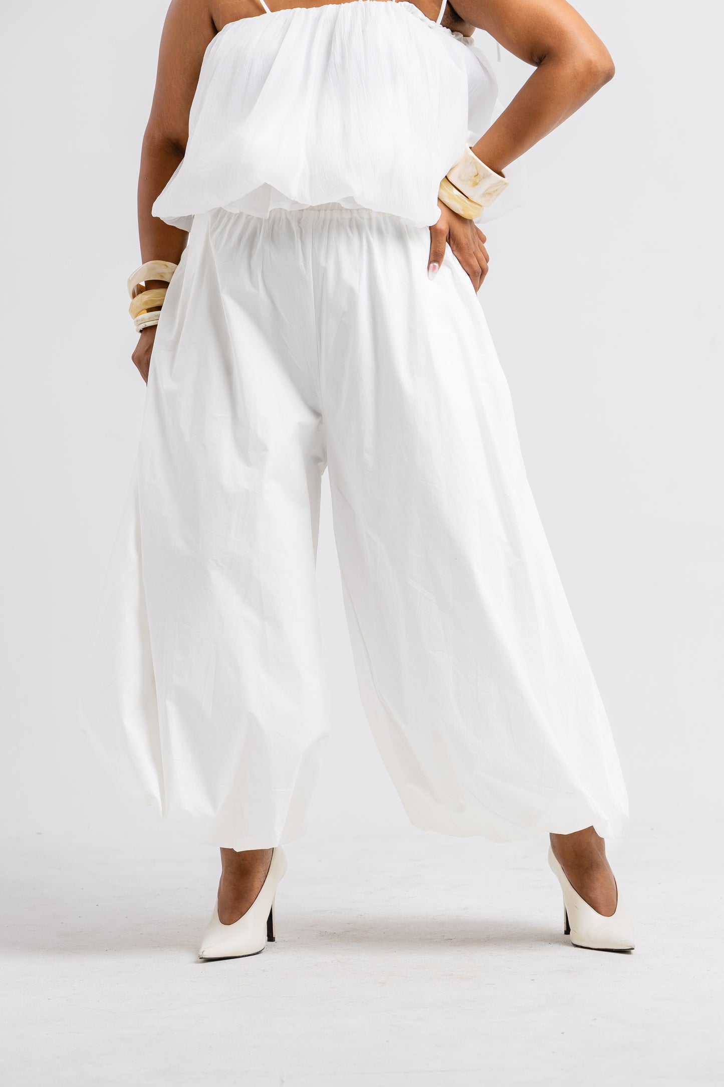 WHITE BALLOON PANTS