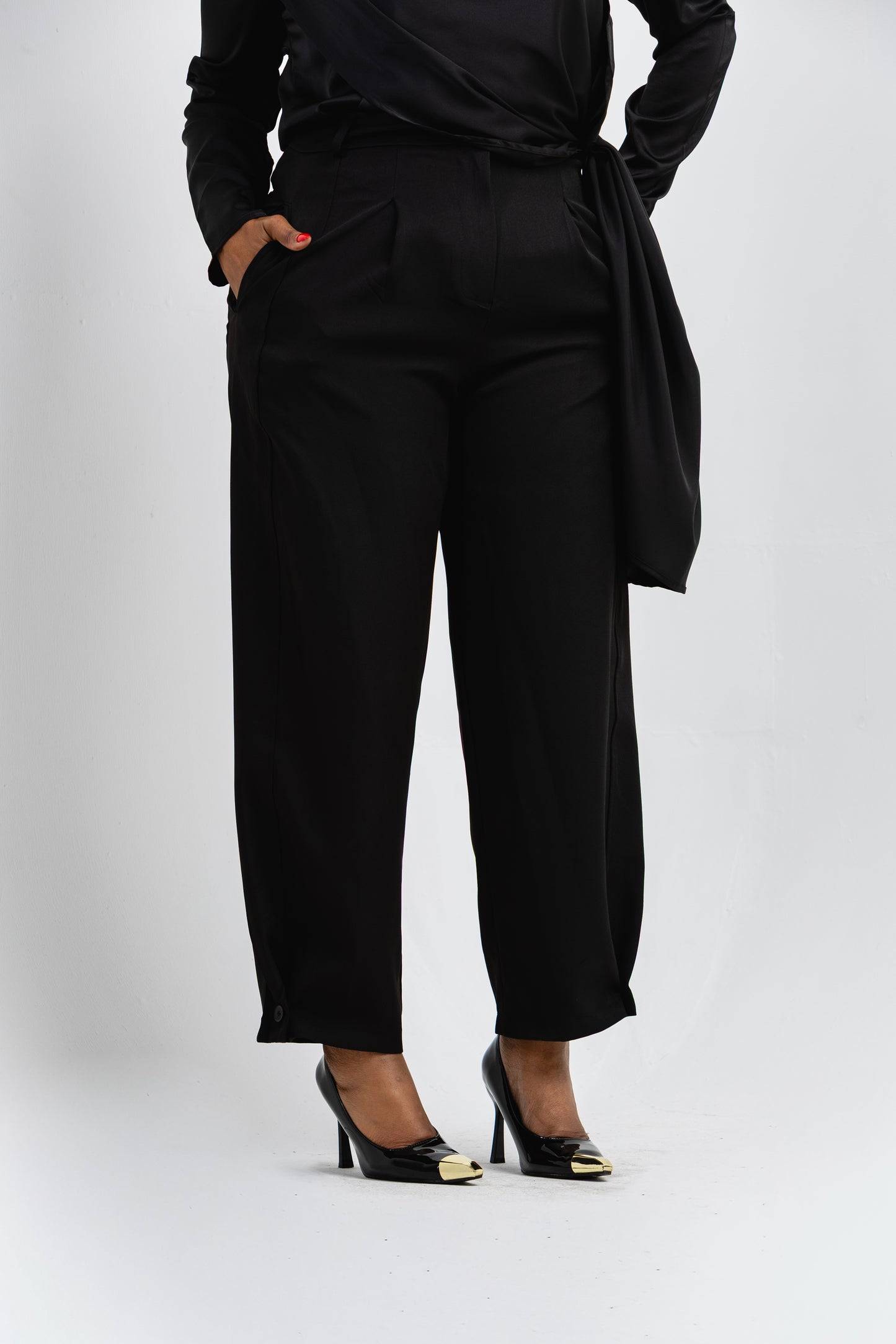 Black tappered pants