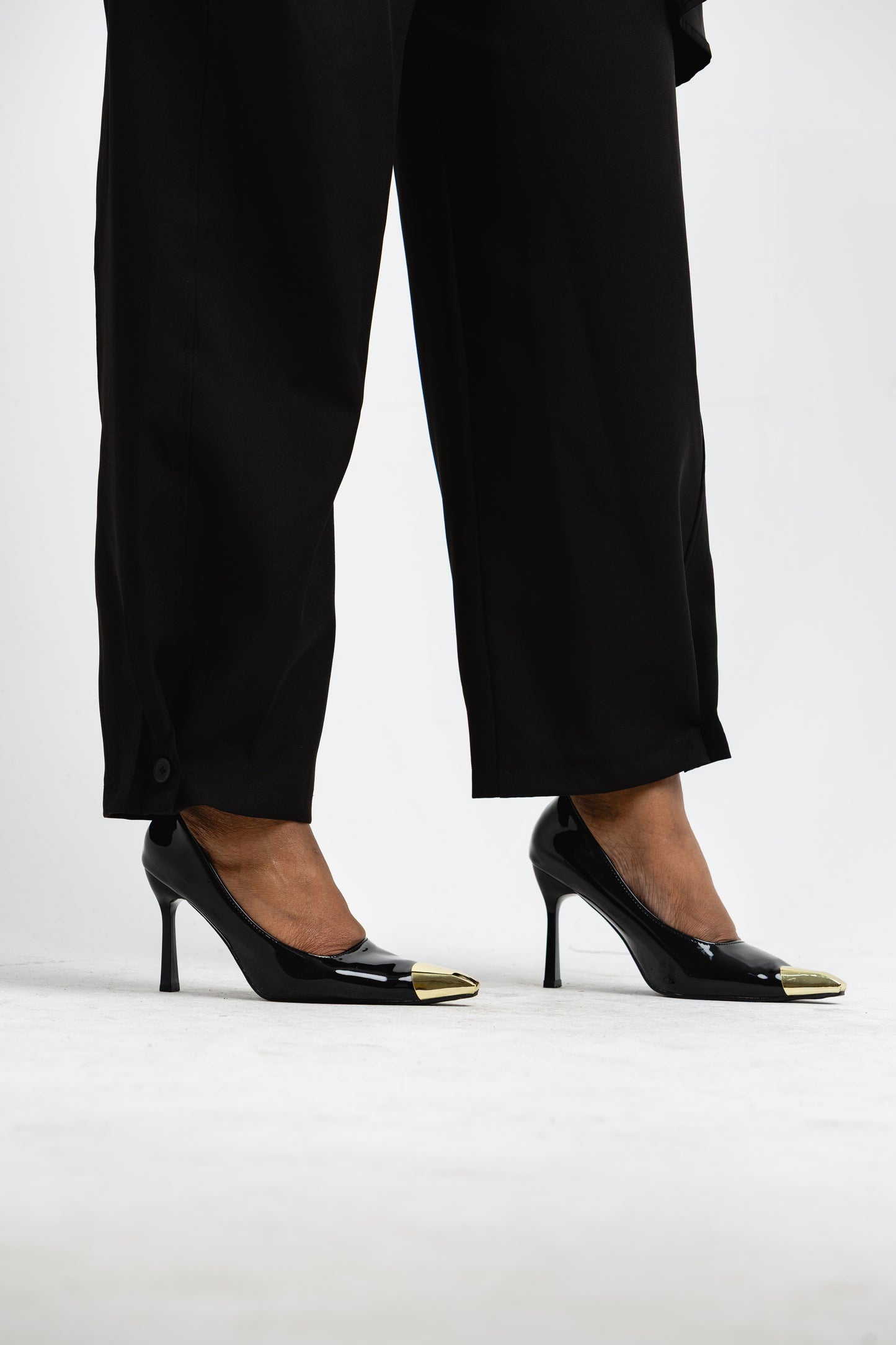 Black tappered pants